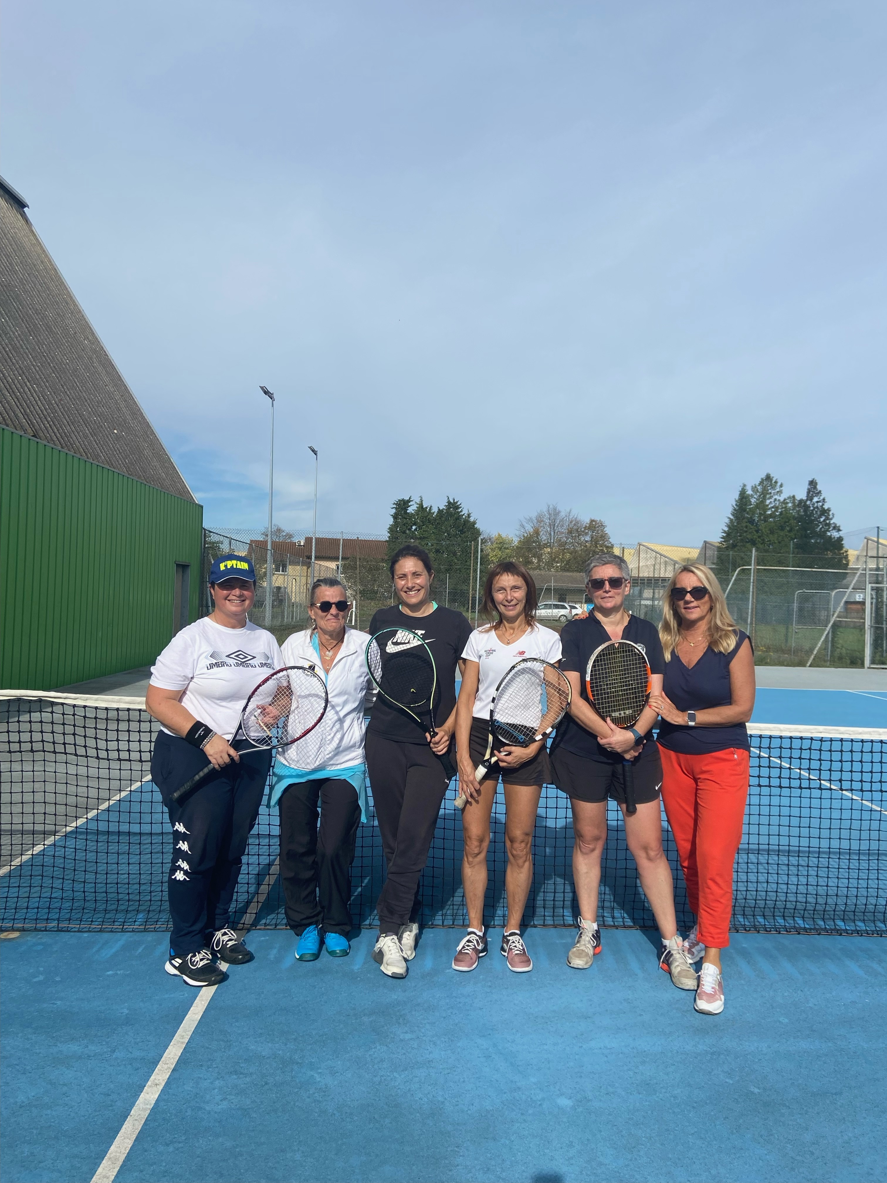 Equipe 1 femmes avec leurs adversaires